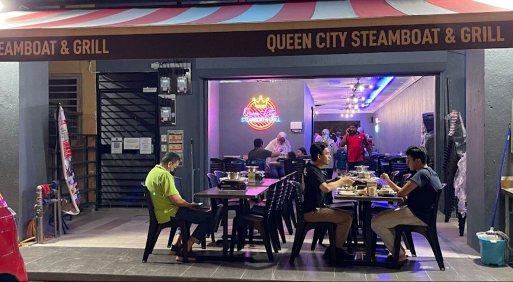 Queen City Steamboat and Grill storefront